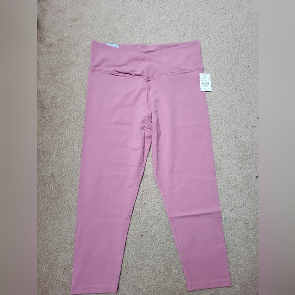 NWT! PINK CROPPED LEGGINGS! - Picture 2 of 7